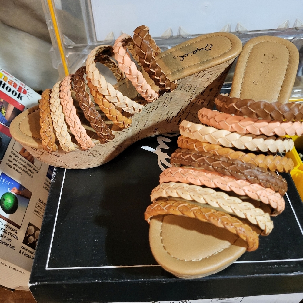 Womens Size 6 Tan Platform Sandal Slide Stored Good Condition